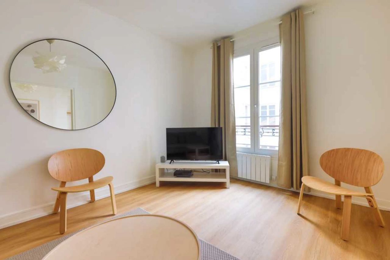 One Bedroom Apartment near Canal Saint-Martin - Quartier Vibrant