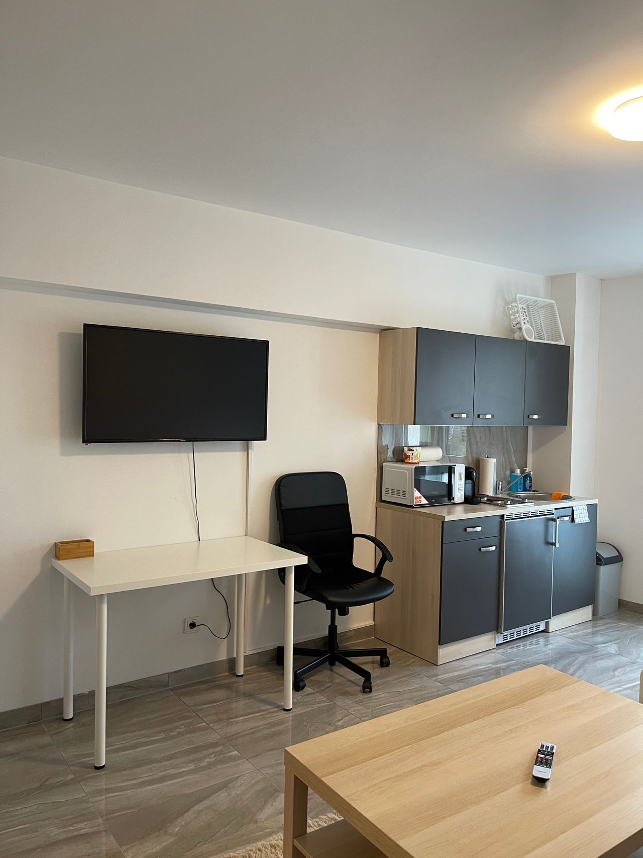 31m² - 200M COLOGNE STATION - CENTRAL - FULL SERVICED - KITCHEN - BATH - WASHING MACHINE - HIGHSPEED-WIFI