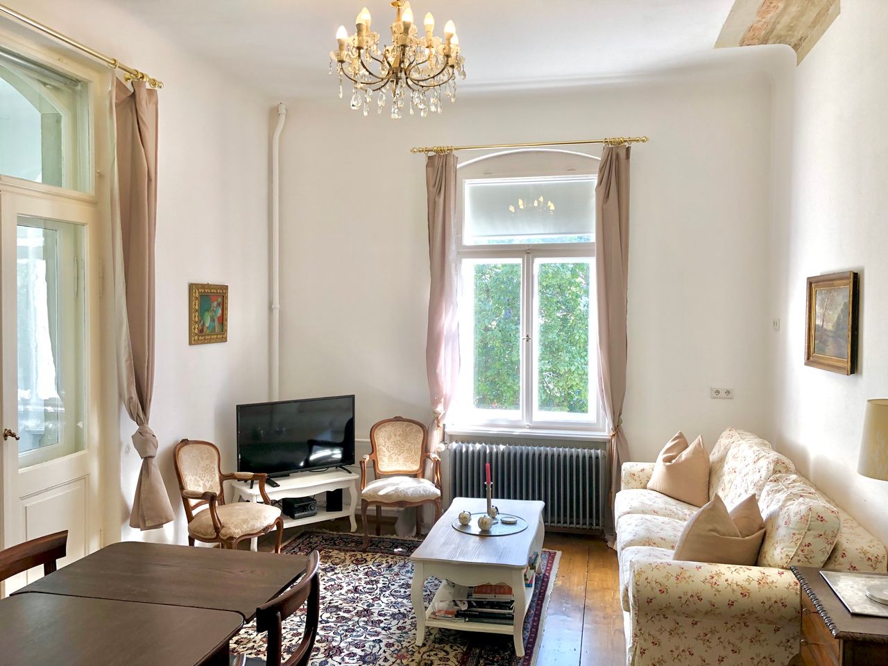 5 Room Maisonette in historical villa.