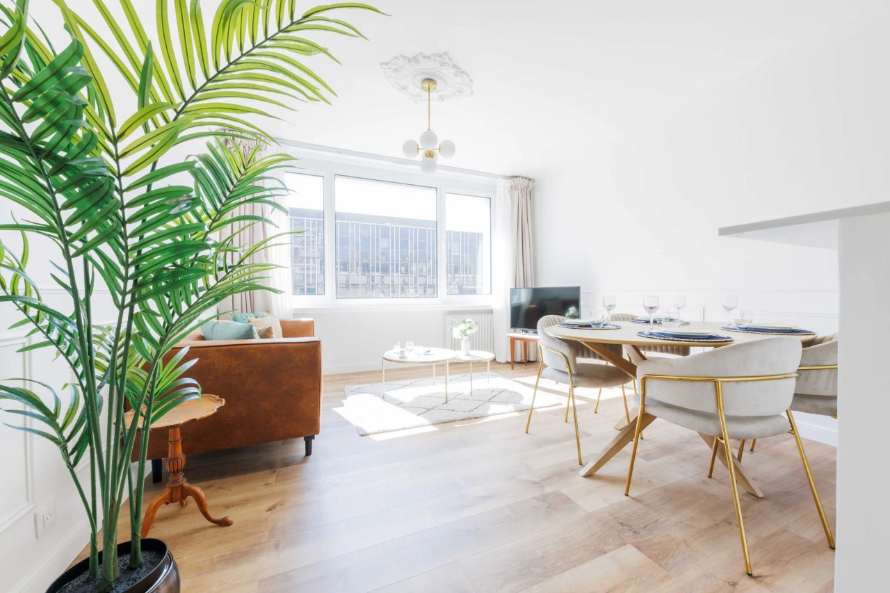 Stunning 64m² two-bedroom apartment just opposite Gare Montparnasse.