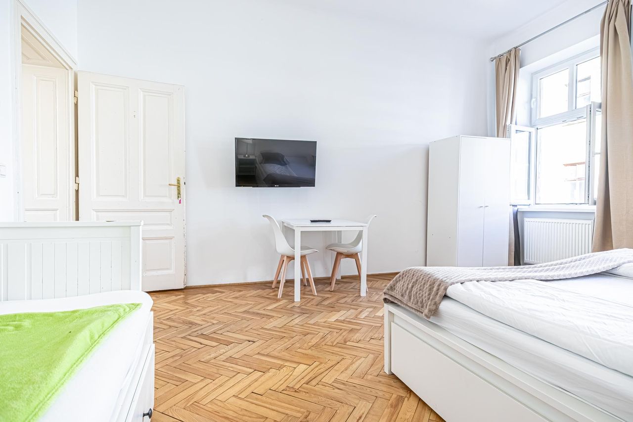 Stylish apartment for long-term stays in Margareten, up to 5 people