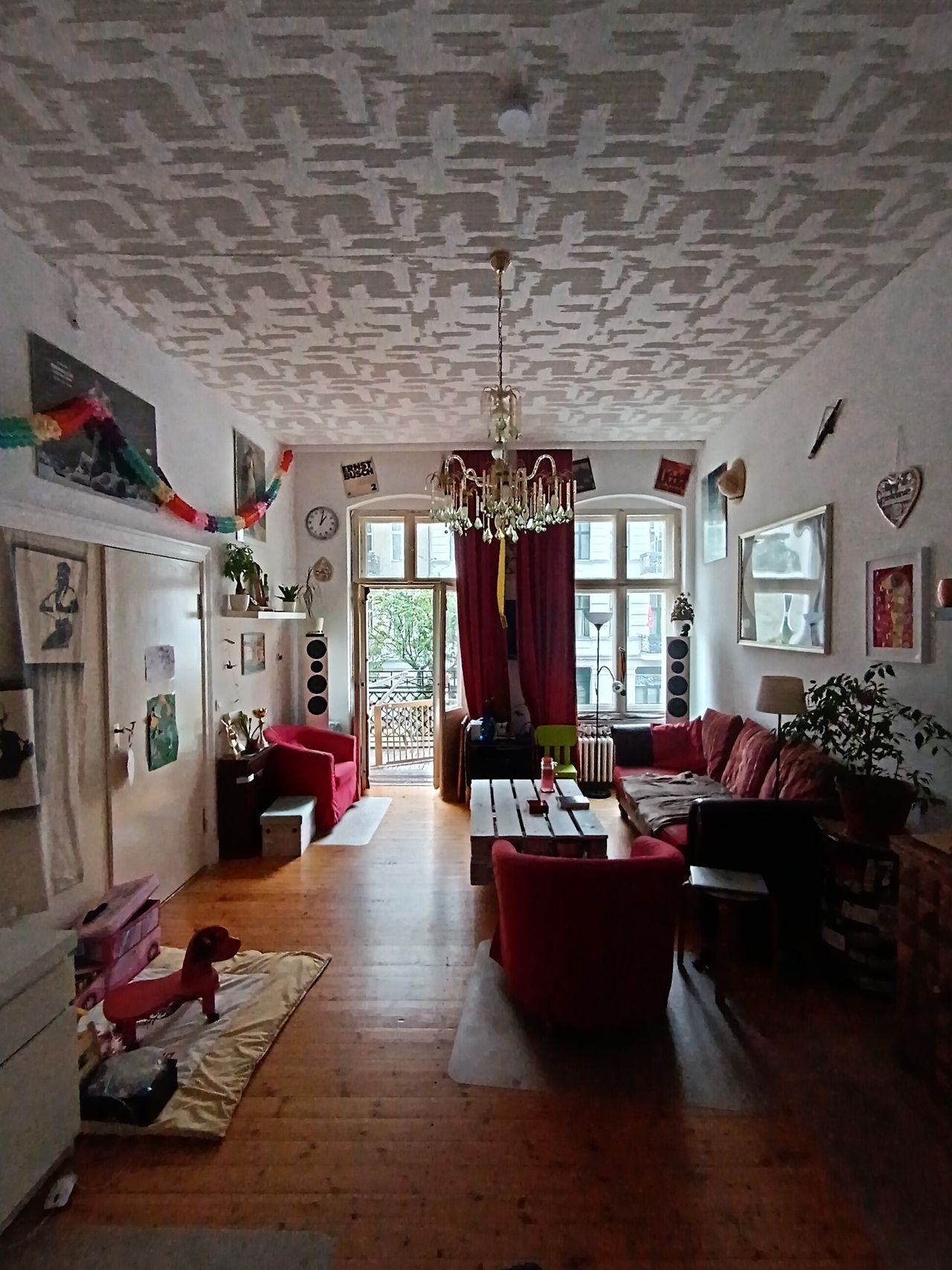 Beautiful furnished old building apartment (3.5 high ceilings) in the heart of Berlin (Kreuzberg) for rent for 5/6 months