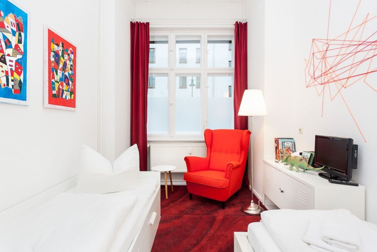 Quiet, nice suite located in Friedrichshain