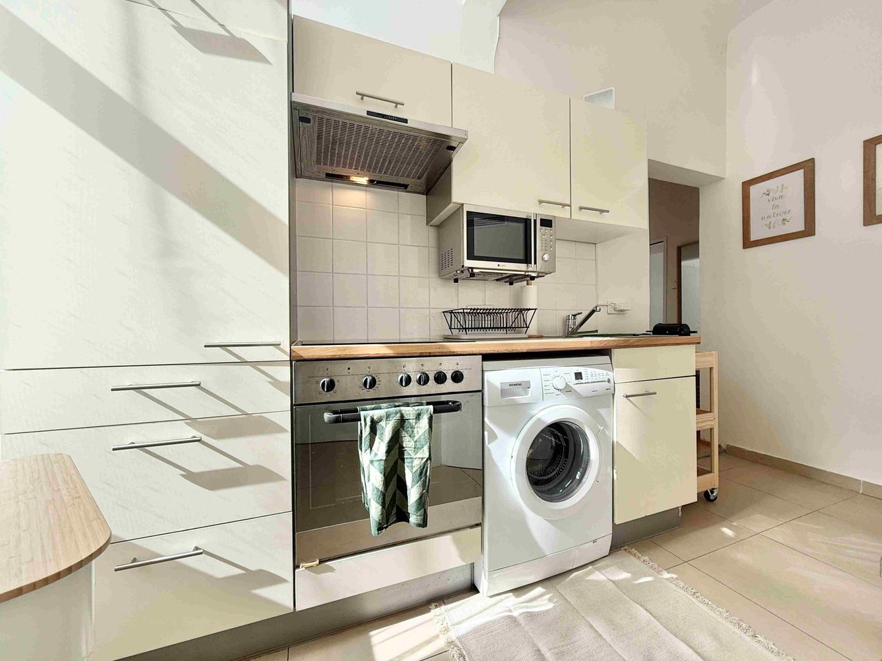 Charming, central 44 m2 apartment in the heart of Vienna.  Super fast Wi-Fi – within walking distance next 7th district.