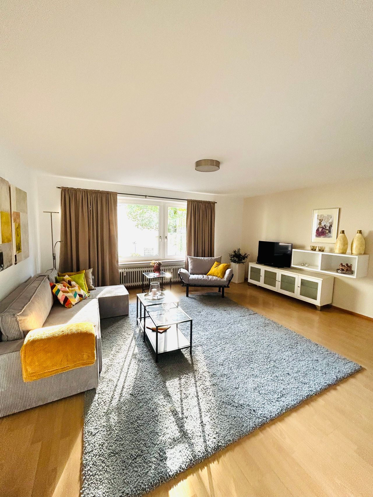 Cozy, spacious 3-room apartment in the heart of the „Viertel“