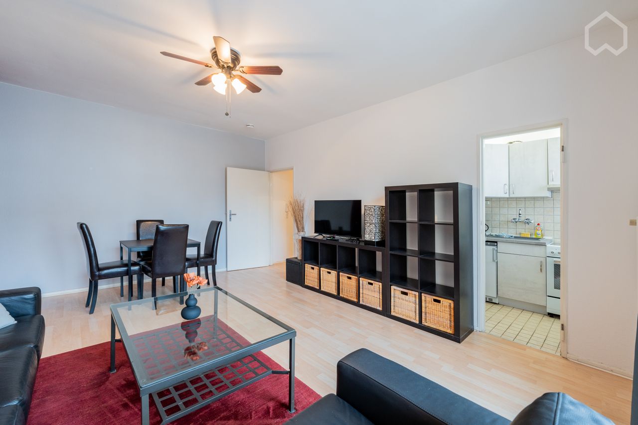 Lovely One-Bedroom Apartment in Quiet & Well-Connected Neighborhood