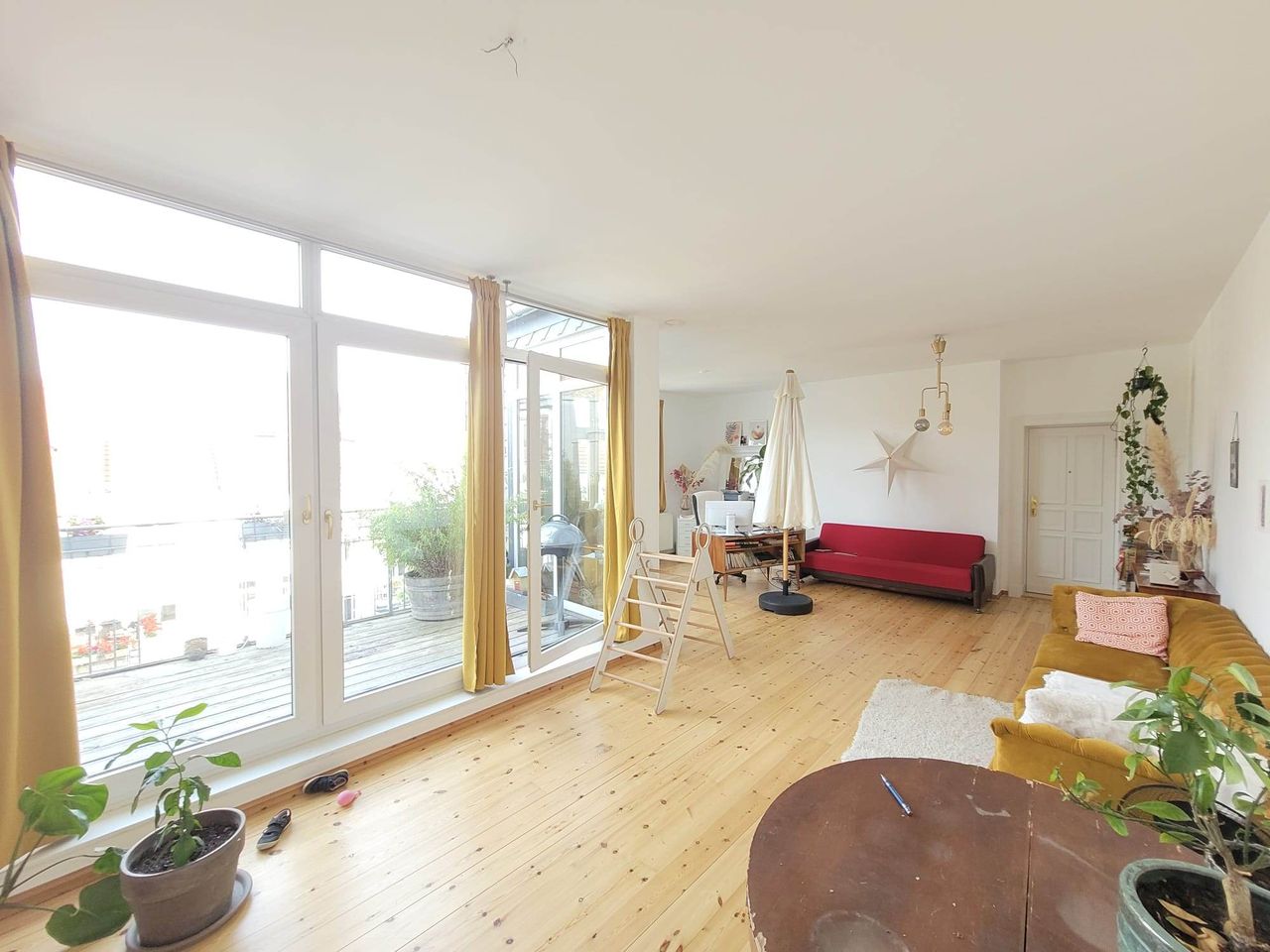 Huge bright penthouse with terrace in PBerg