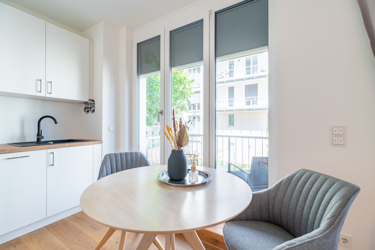 Beautiful & bright 2 Room Apartment with balcony in Lichtenberg Berlin