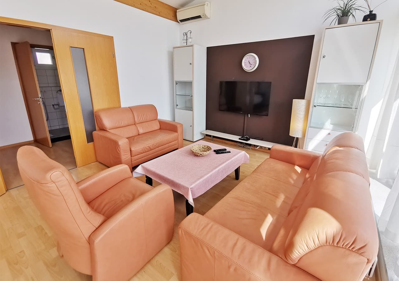 Spacious 2 bedroom Penthouse, central and quiet with in house parking