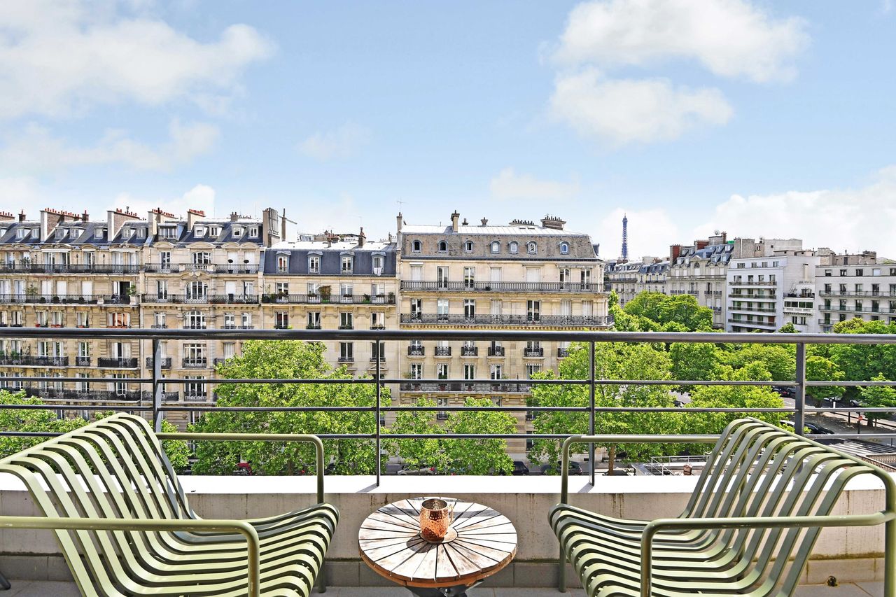 Exceptional apartment with EIFFEL Tower view