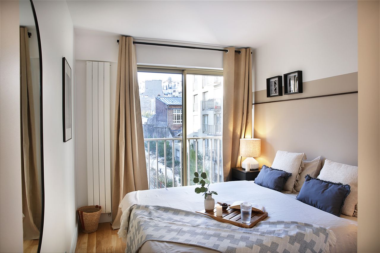 3 bedrooms with balcony in Montmartre