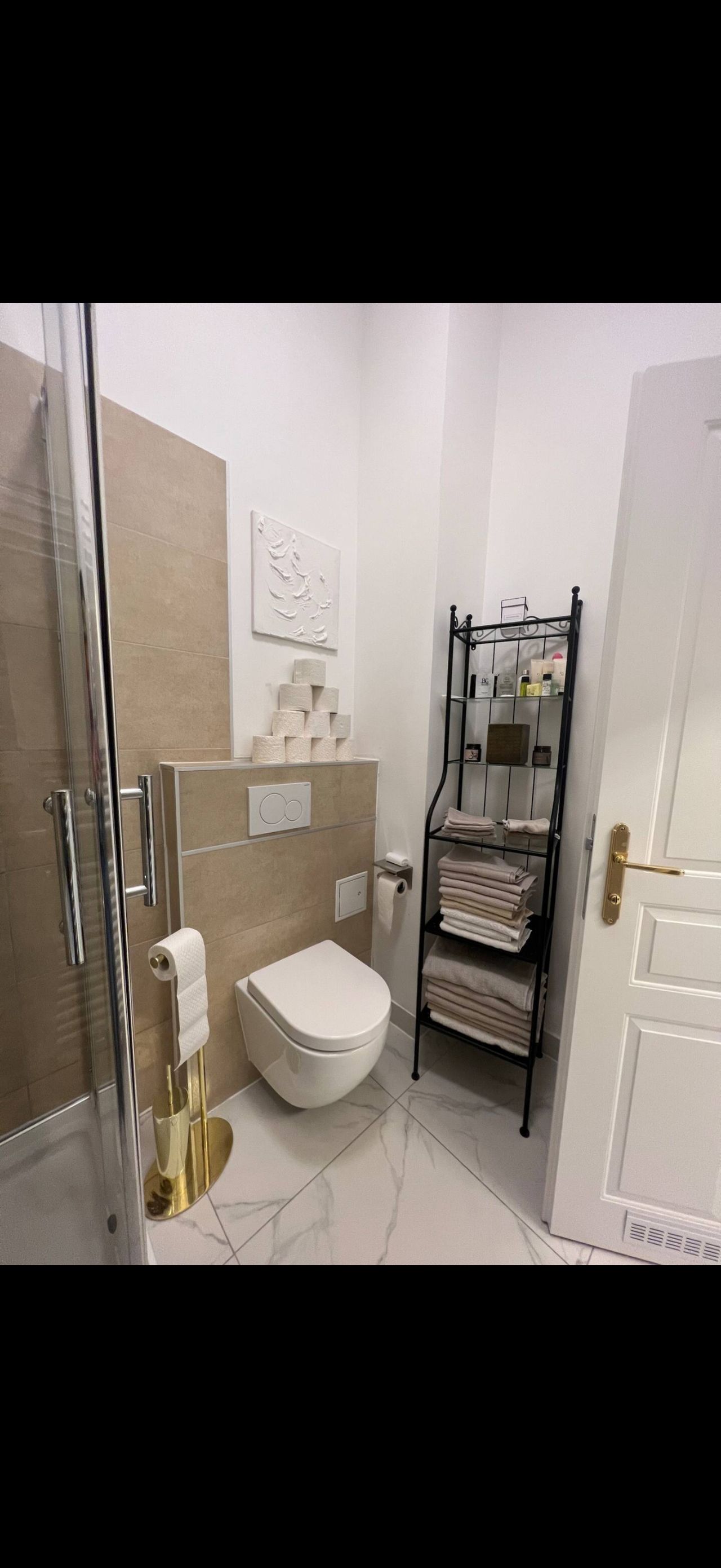 Gorgeous and awesome studio in popular area