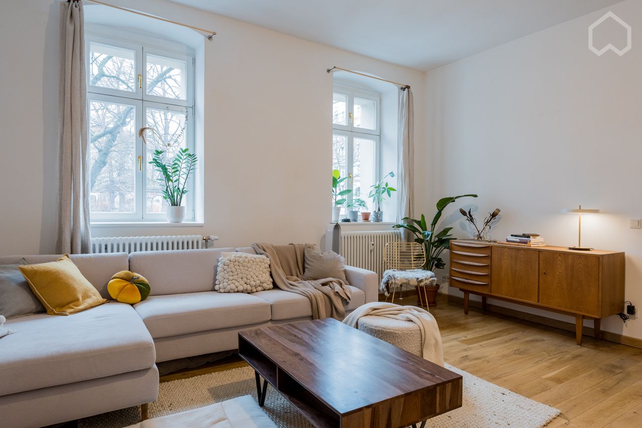 Stylish, with designer furniture, spacious 2-room apartment in the heart of Berlin